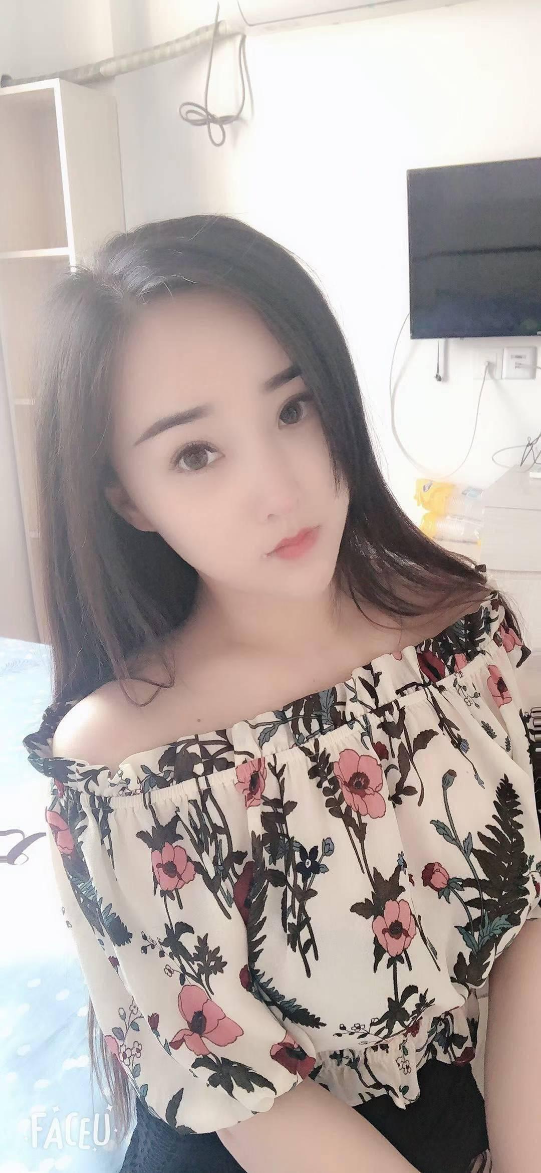 极品健身教练胸大身材好